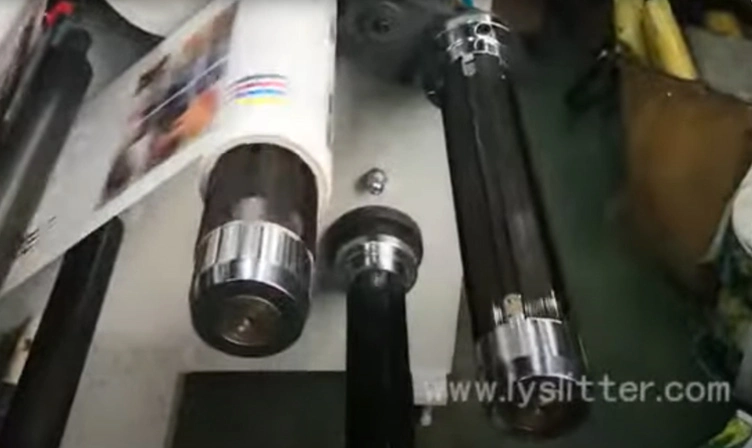 Taret ile etiket yapışkanlı kağıt döner kalıp kesme dilme makinesi