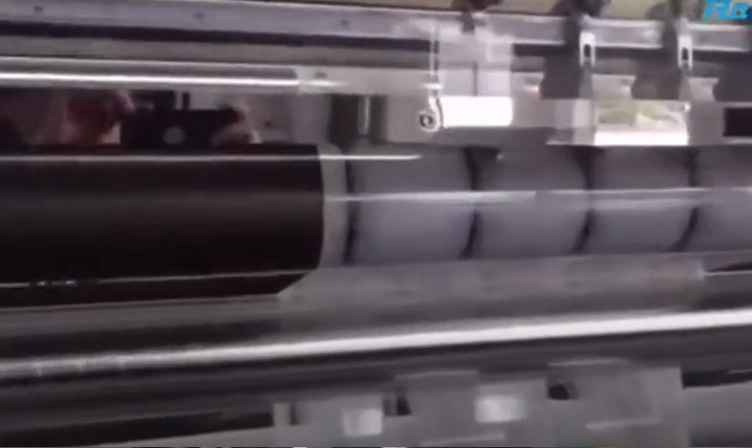 Esnek sarmal malzeme PE OPP PET Film yüksek hızlı dilme makinesi