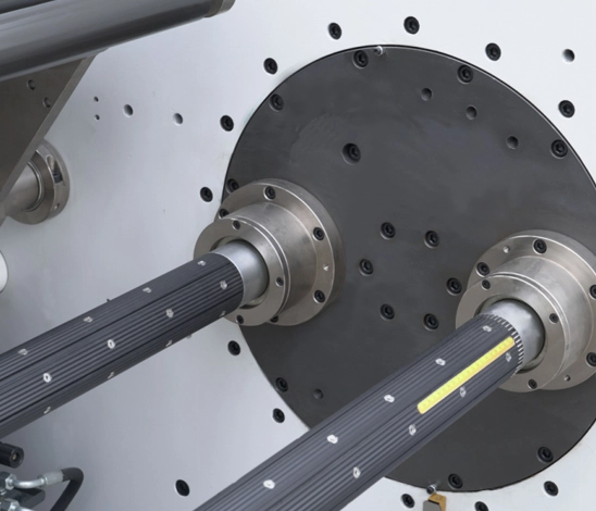 Karakteristik HCH3-1300R2/1700R2 kağıt Film çift şaft sarma makinesi