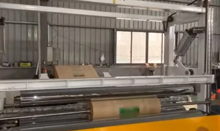 Büyük çap 1800mm için yüksek hızlı Jumbo kağıt dilme makinesi